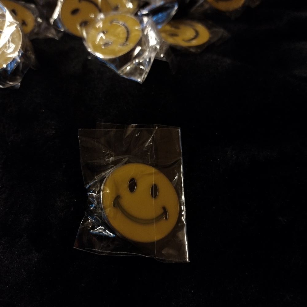 Smile Pins